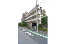 コスモ蕨センターコートの外観