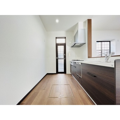 キッチンに床下収納を備えストック類の整理に大活躍☆*