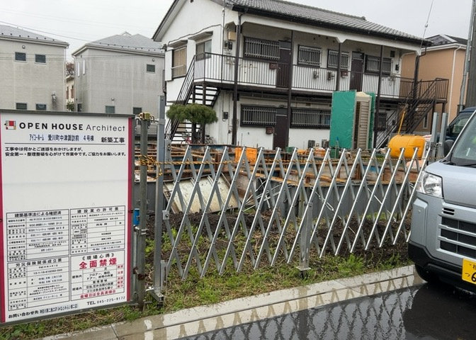 住宅用の土地では前面道路に2m以上接していなければならないと法律で定められています。しかし、お持ちの車のサイズやライフスタイルなどにより、2mでは利便が悪い場合もございますので、事前に確認しましょう。
