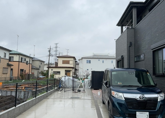 眺望を気にして物件を探す場合、前面に建物が建っていないか現地で確認しましょう！前面に建物があると景色はもちろん、日当たりや風通しにも影響が出てきます。住んだ時のことを想像しながら現地見学をしましょう。