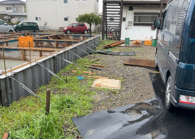 駐車場と明記されていても、最小スペースでつくられた駐車場だと大型車は駐車できなかったり、出入りしにくくなったりする可能性があります。お車のサイズと購入したい物件の駐車場のサイズを現地で確認しましょう。