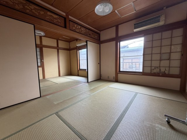のんびりゆったり和室です。寝転びたくなります。