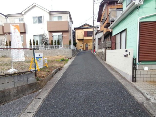 前面道路含む現地写真です