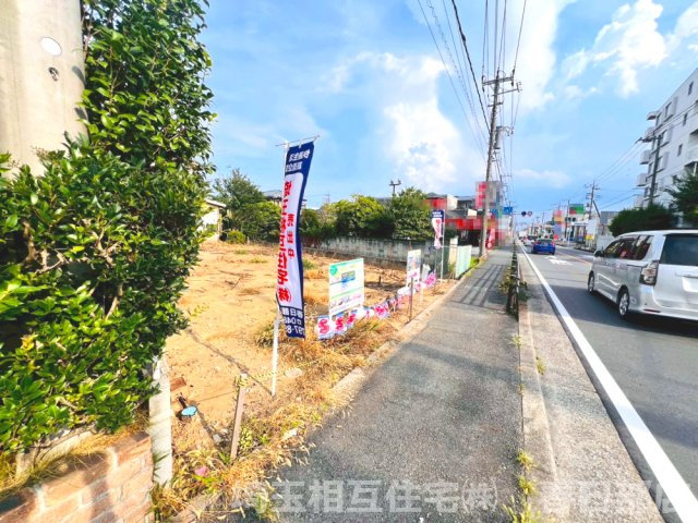 緑小学校・緑中学校まで徒歩約5分(350ｍ)でお子様の通学も安心！ファミリーマートまで徒歩約1分！