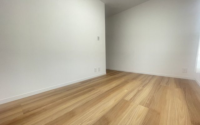プライバシーを重視する空間に適した開き戸のお部屋です。仕事や勉強がはかどりそうです。