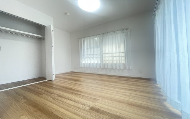 たっぷりの陽射しを確保する2面採光です。角部屋ならではの開放感！ぜひ実際にご覧になって下さい。