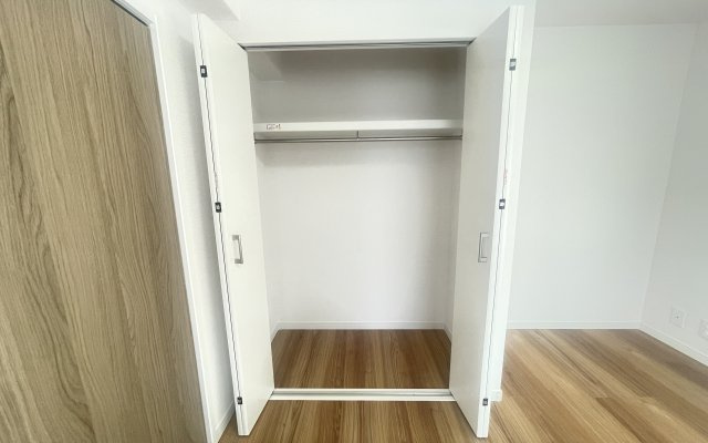 枕棚とハンガーパイプが標準装備の機能的なクローゼットは、大切なお洋服をきれいな状態で収納できます！