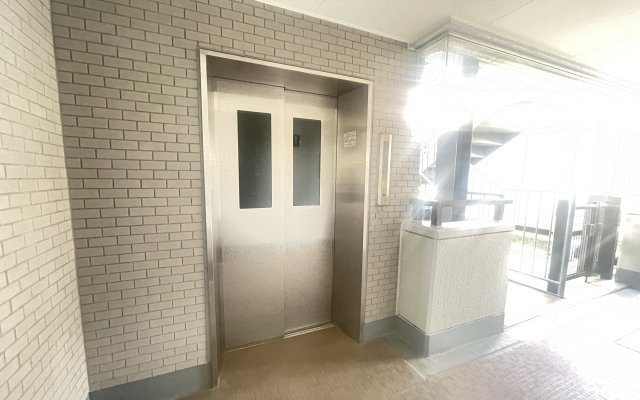 エレベーターを完備したマンションです。