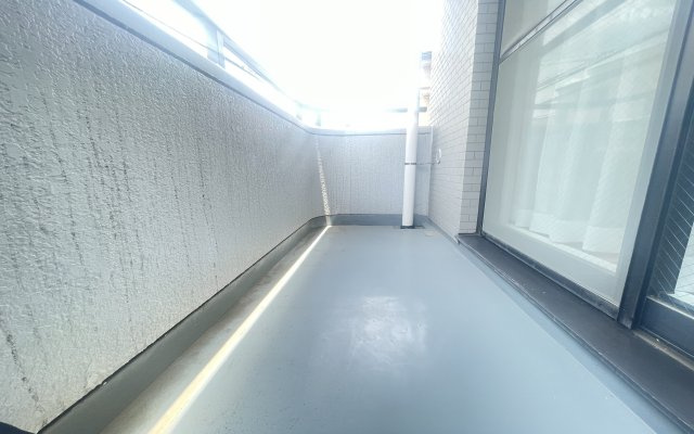南面の2WAYバルコニーのお部屋です。しっかりとしたスペースが有るので洗濯物も干しやすそうです。