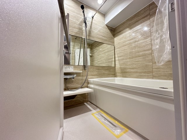 毎日の疲れを癒すバスタイム。浴室換気乾燥暖房機付きでお風呂の環境の維持にもいいですね。