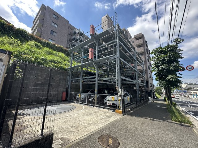 敷地内駐車場の様子です。空き状況は、アスカホームへお尋ねください。