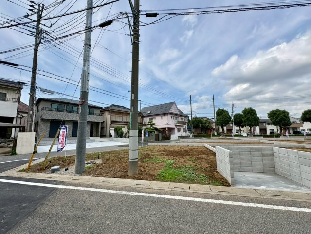 全10区画　　間取り・外観・設備まで自由にプランニング可能。暮らし方に合わせた住まいをご提案できます。花田小学校まで徒歩約4分(270ｍ)、毎日の通学がしやすい住環境です。