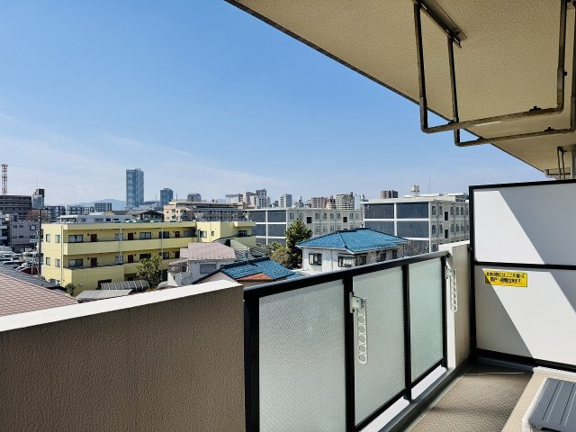 ～南向きで陽当たりの良いバルコニー　洗濯物がよく乾きそうです～