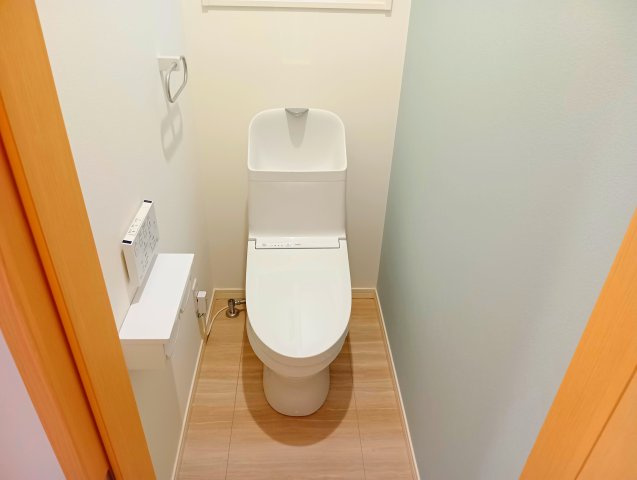 コンパクトな設計で空間を広く感じさせるデザインになっています。