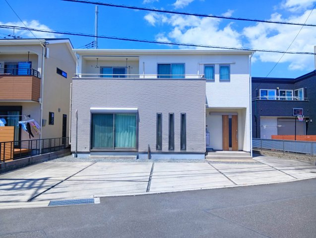 南側が道路に接しているので陽当たり良好です。
