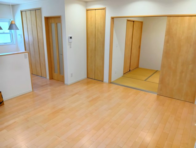 リビングダイニングが一続きで家族の会話も弾みますね。