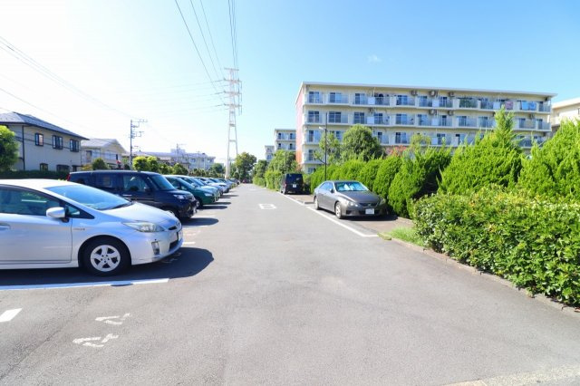 出入りのしやすい平面駐車場