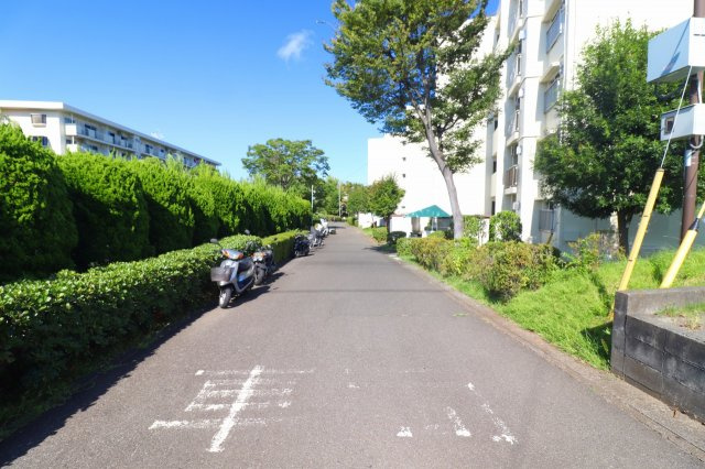 広々とした敷地～通路もゆったりとしています！