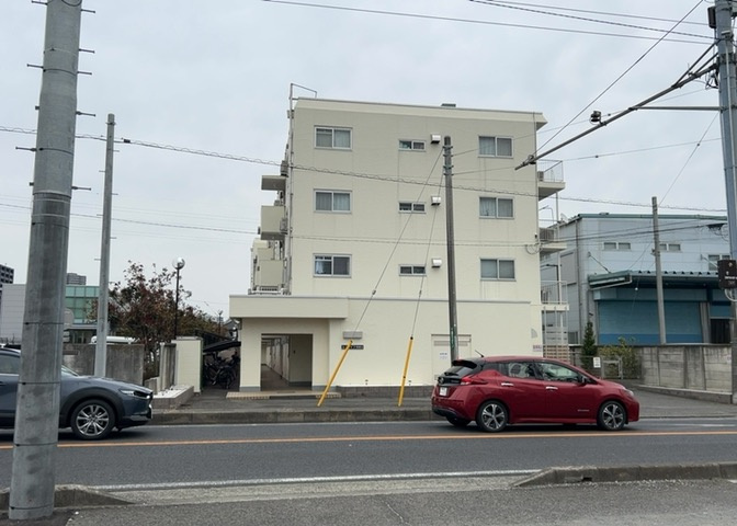 外観はマンション管理がされているかの目安になります。築年数が古いと、壁面は劣化してひび割れが生じることも！建物が古びていても細かいところが修繕されていると、きちんと管理されているなぁと感じるでしょう。