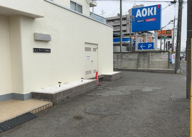 駐車場と明記されていても、最小スペースでつくられた駐車場だと大型車は駐車できなかったり、出入りしにくくなったりする可能性があります。お車のサイズと購入したい物件の駐車場のサイズを現地で確認しましょう。