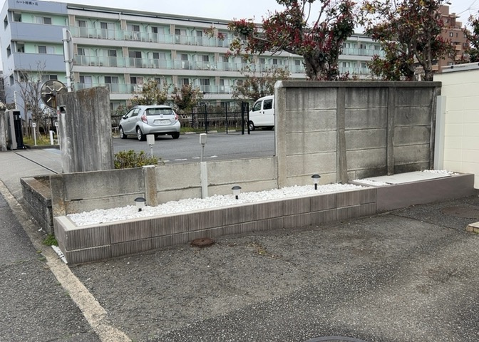 物件によっては、入居者が個人的に使用できる専用庭がついているものもあります。また、住宅の中にある土間の部分を庭と呼ぶこともあります。庭の用途は住む人によって変わり、それによってデザインもさまざまです。