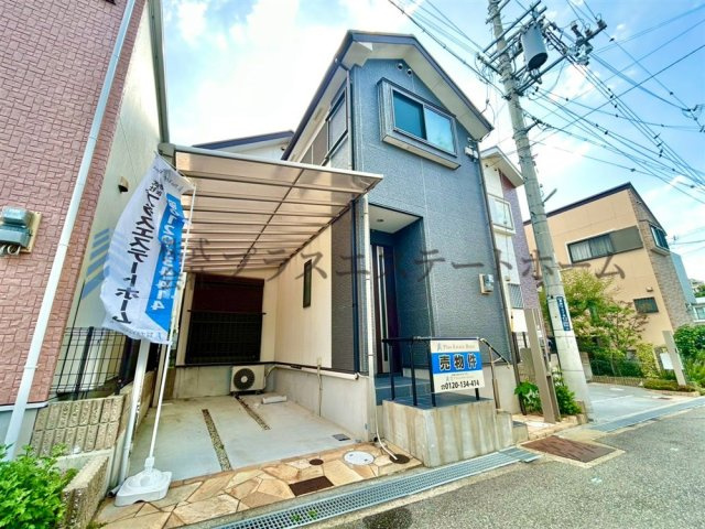 カーポート屋根付きです♪