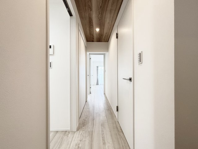 天井にアクセントクロスを用いたメリハリのある住空間です！