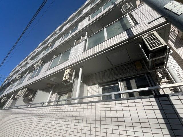 隣家の土地はどうなっているのか、生活利便施設が近くにあるのか、学校まで近いかなど、お客様のライフスタイルにあわせたイメージが重要です。また、近くにあると困る施設が近くにないかも確認するといいでしょう。
