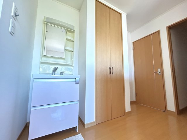 2階にも独立洗面台があり、忙しい朝の混雑緩和に大貢献してくれます！