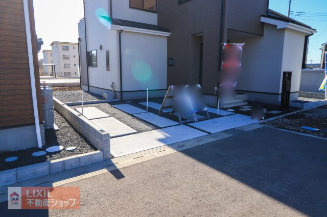 ゆったりとした駐車スペースです。実際のお車の車種とあわせて現地でご確認ください。