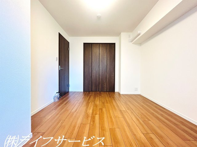 玄関側洋室6帖/クローゼット有、エアコン先行配管済！