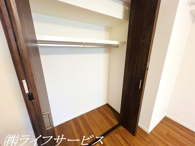 玄関側洋室6帖/クローゼット有、エアコン先行配管済！