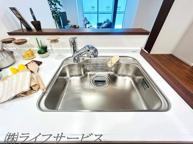 キッチンシンク／浄水機能付水栓搭載