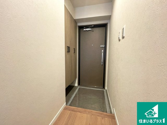 玄関はシンプルに明るく広い空間にしました♪【現地写真】