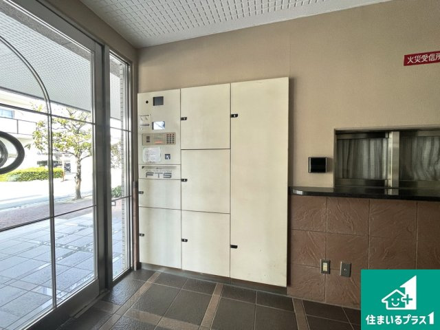 宅配ボックスつきのマンションです♪【現地写真】