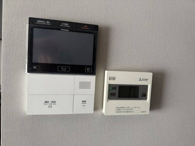 来訪者を確認してから開錠できるモニター付きインターフォン。