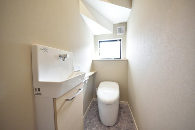 普段のお手入れが簡単！みんなが落ち着いて使えるトイレ空間　※施工イメージとなります