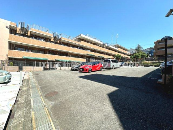 グランシティレイディアント横濱三ツ境の駐車場