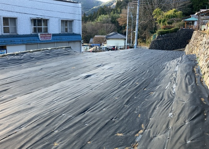 土地の面積＝住宅面積ではありません。建ぺい率の問題などで、土地のある場所によって住宅を建てられる面積は限られています。高さもしかり、「土地」という言葉の中には、建築条件も含まれると考えておきましょう。