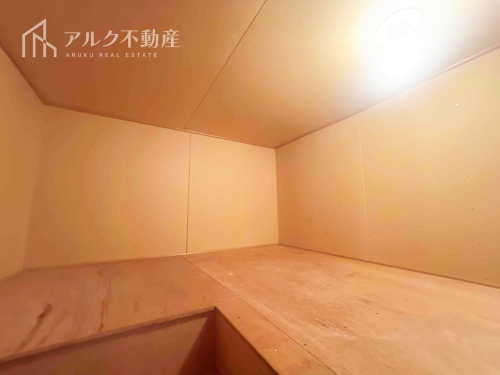 屋根裏収納でお部屋もすっきり！