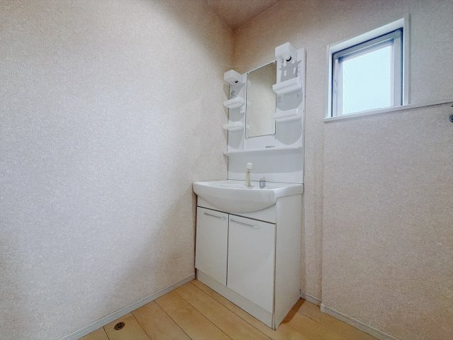 ■洗面室｜大きな鏡と使いやすさがいっぱいの洗面化粧台。お手入れ簡単でいつもキレイに(*^^*)