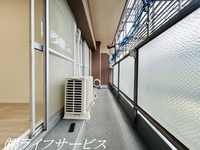 バルコニー／南西向き！陽当り良好です！（マンション大規模工事実施中）