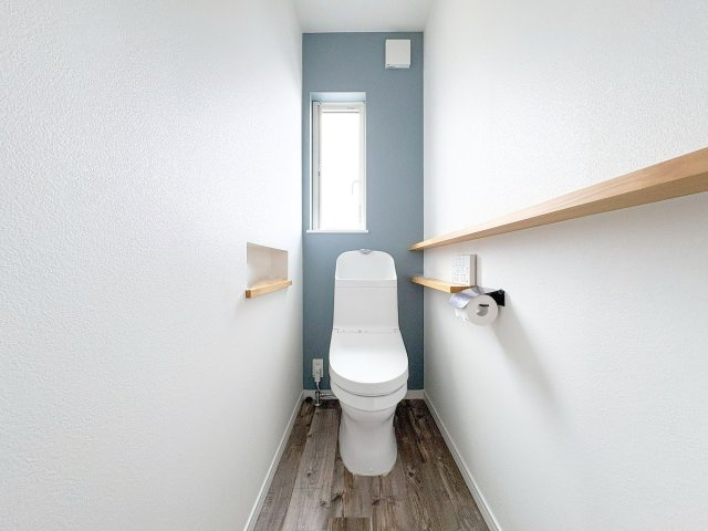 2階のトイレです！　各階にトイレがあるので混雑を防げて、来客時のプライバシー確保にもなりますね！
