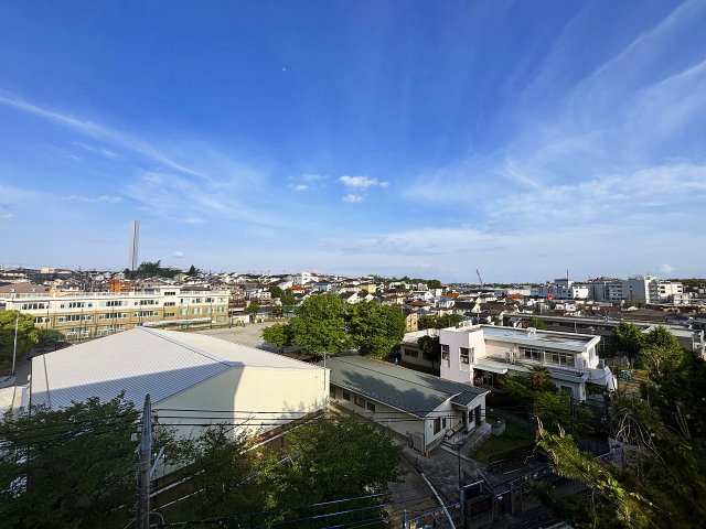 周りに大きな建物がなく、陽当たり・通風良好です♪