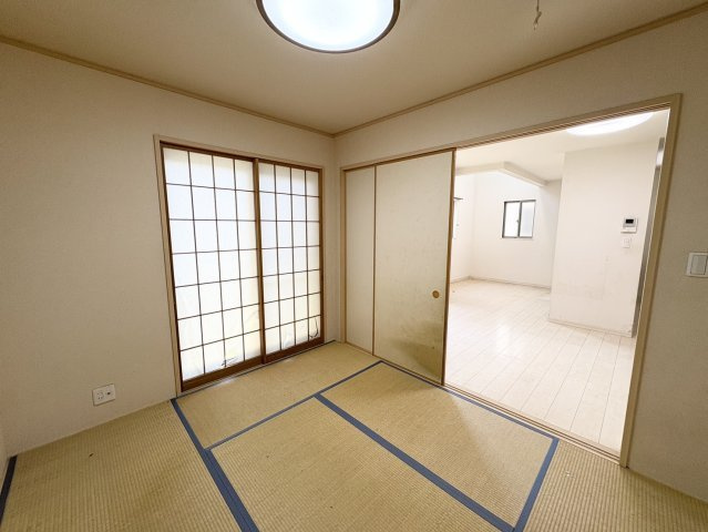 1階　4.5帖　リビングの隣に和室があり、お昼寝等ゆっくり過ごせます