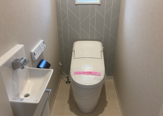トイレは大きさや形、機能、抗菌性などが異なる多種多彩なタイプが各メーカーから出ています。それぞれに良さがあるため、事前にどういったタイプのトイレがいいのかをご家庭内で決めて、内見に行くといいでしょう。