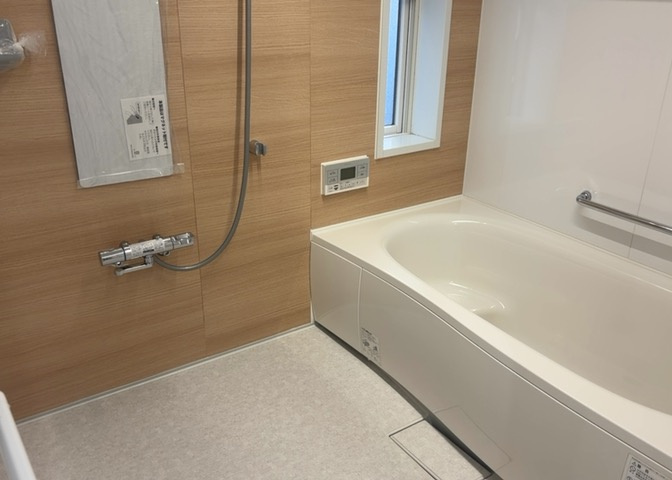 入浴時の快適さも大事なことですが、綺麗な状態を維持できなければ気持ちよく入浴できません。毎日の掃除が楽という点は大事なポイントになります！カビが生えにくく掃除がしやすい、壁や浴槽を選ぶといいでしょう。