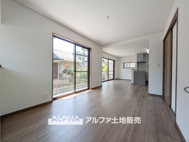【Cherish　the　time】　◆君との時間は◆リビングで、食卓で、寝室で、どこにいても楽しめる。居心地の良い空間の中で質のいい安らぎを求めたい。