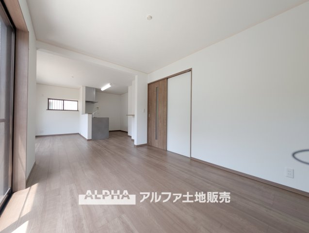 【full　space】　◆気軽に人を招ける◆ゆったりとした住空間に手のぬくもりを感じれるような温かい住まい。そんな環境で暮らしていくうちに僕たちも変わって行く。