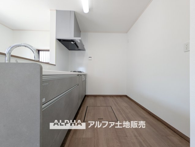 【Daily　Comfort】　◆毎日を整える空間◆使いやすさに配慮されたキッチンは、料理をする時間まで楽しく感じられる場所。暮らしのリズムに自然と馴染み、心地よい日常を演出します。